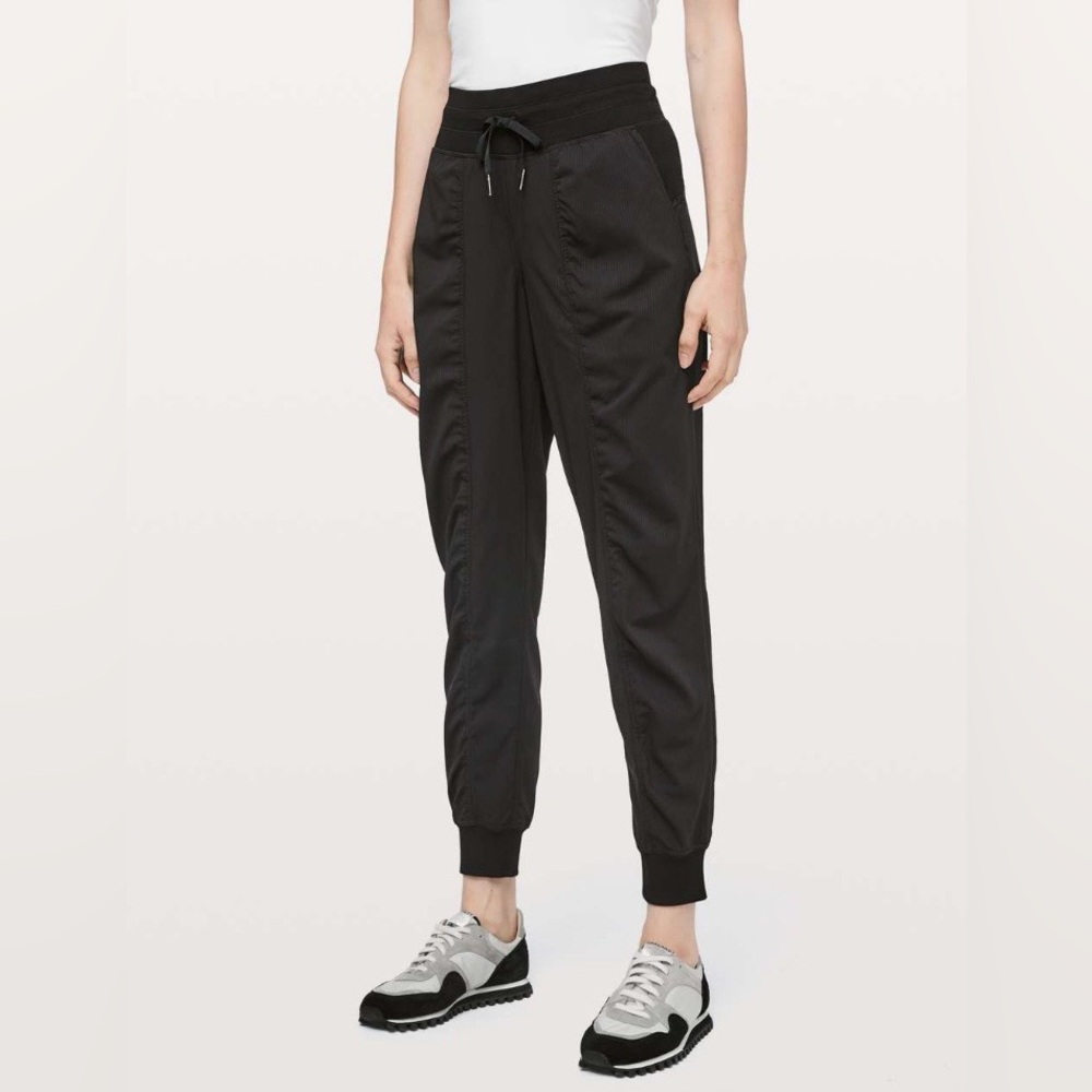 Lululemon dance studio joggers in black size 6